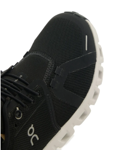 Cloud 5 | Black and white